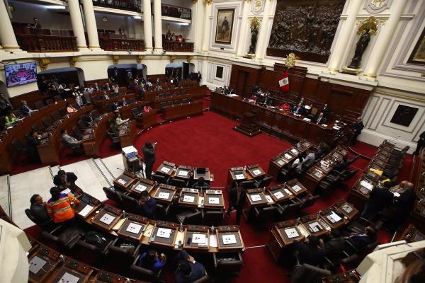 Congreso peruano endurece penas  por difamación y apunta a la prensa