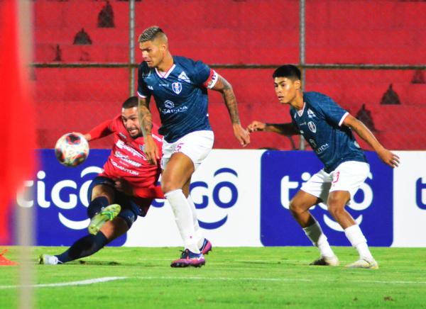 Real Tomayapo y Wilstermann firman un empate en blanco