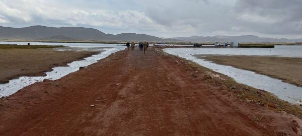 Fuerzas Armadas excavan zanjas  para frenar contrabando al Perú