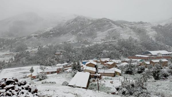 Cusco cubierto de nieve  y bajas temperaturas