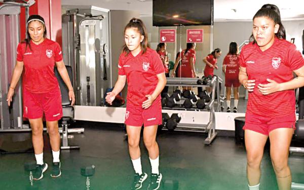 Selección femenina concluye microciclo