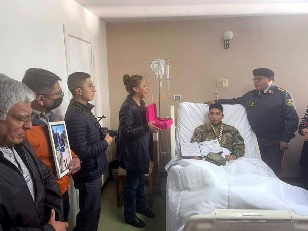 Ejército entrega resoluciones a padres de cadetes accidentados