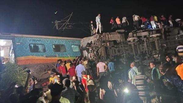 Al menos 233 muertos y más de  900 heridos en choque de trenes