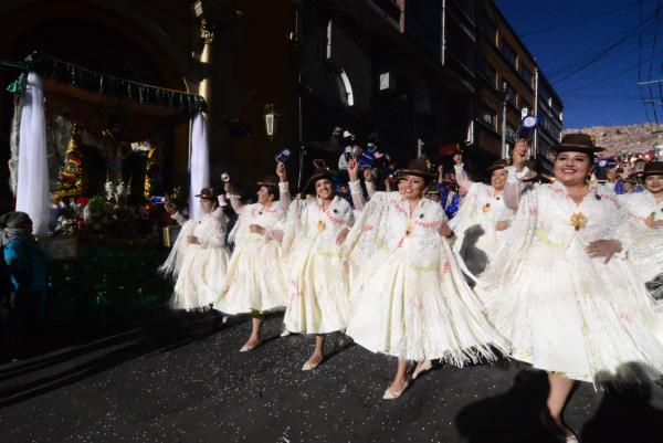 La Paz vivió derroche de alegría  y fe al “Tatita” del Gran Poder