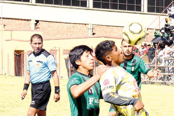 Equipos paceños siguen luchando para avanzar de fase