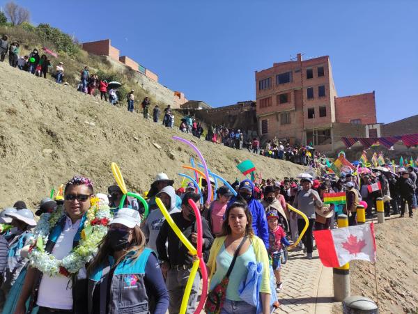 Inauguran con caminata una avenida  que facilita el traslado hasta El Alto