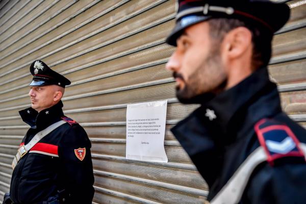 Policía de Italia detiene a más  de 40 personas en una redada