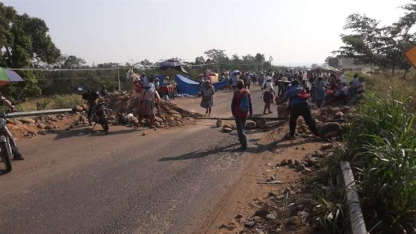 Bloqueo entre Santa Cruz y Cochabamba se mantiene