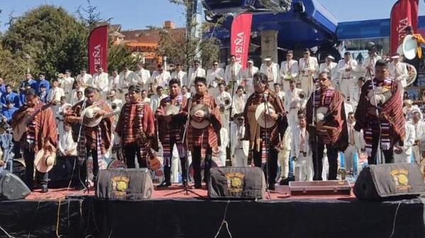 Alteños bailaron al son de Jach’a Mallku  acompañados de 50 bandas de música