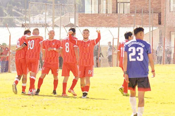 Chijipata domina el liderato de la AFLP; Fatic acaricia el pase