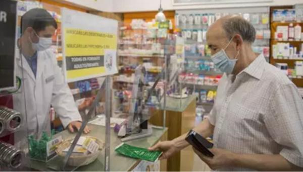 Hoy aprueban fin de mascarillas  en centros de salud y farmacias