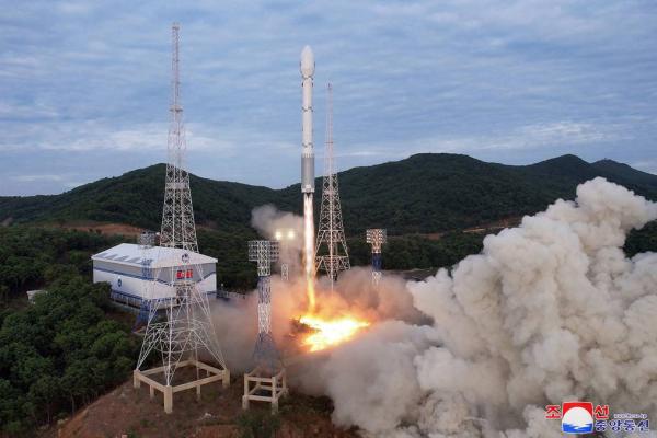 Corea del Sur analizó satélite norcoreano  caído al mar tras un lanzamiento fallido