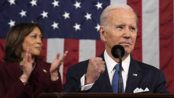 Joe Biden defiende necesidad de  entregar bombas de racimo a Ucrania