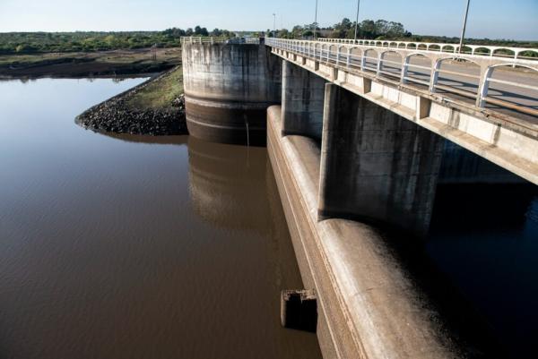 Construyen contrarreloj embalse tras  amenaza de agotamiento de agua