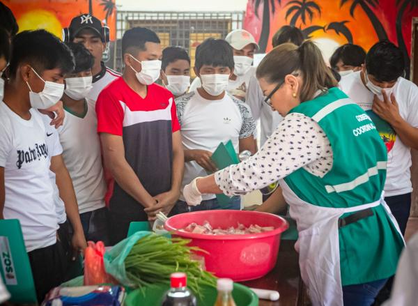 Capacitan en gastronomía y repostería  a 35 adolescentes de Cenvicruz