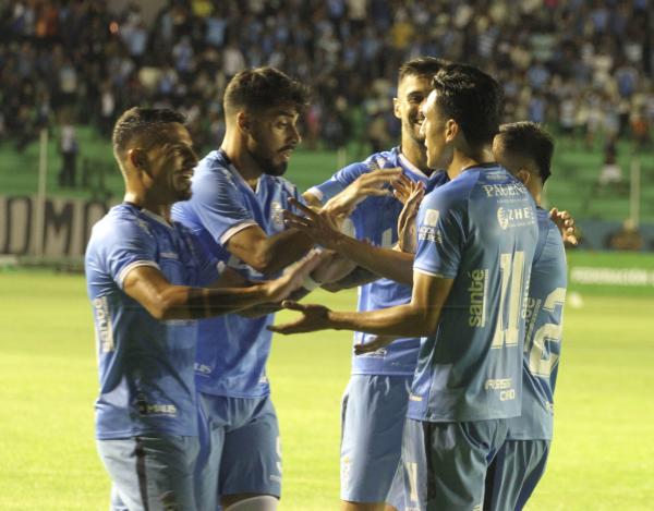 Blooming mejora su producción y le gana a FC Universitario