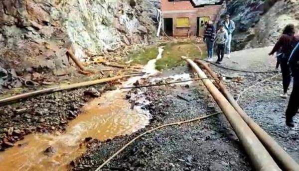 Comunarios de Hampaturi en emergencia  por inminente contaminación de agua