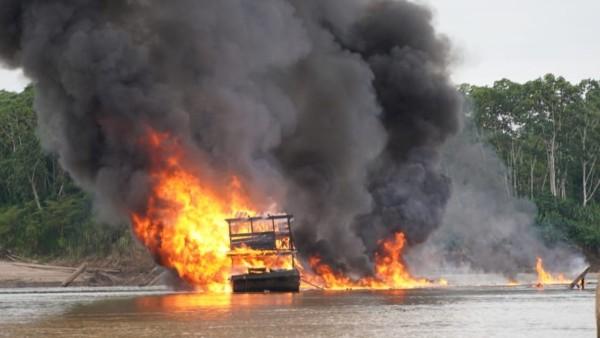 Existen más de 300 balsas que  contaminan río Madre de Dios