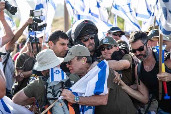 Casi 40 detenidos en nueva jornada de protesta en Israel