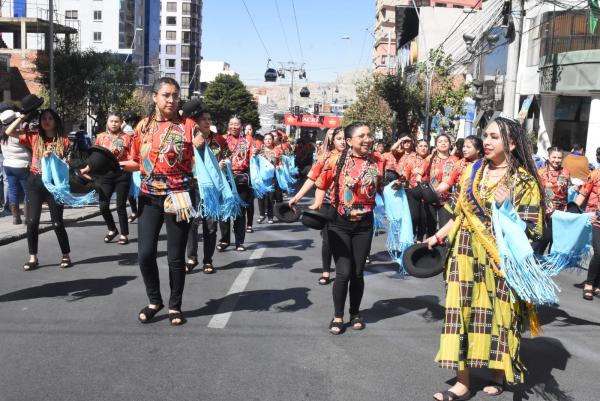 Universitarios desbordaron  alegría en la pre entrada 2023