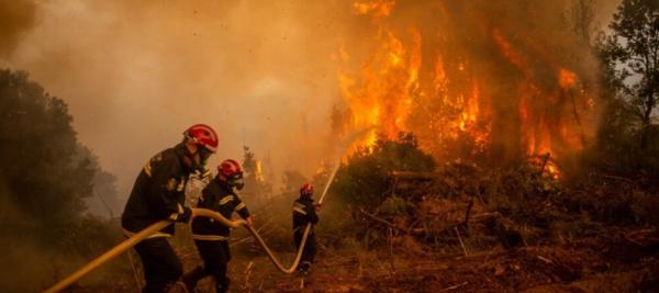 La UE despliega 490 bomberos y 9  hidroaviones para combatir incendios