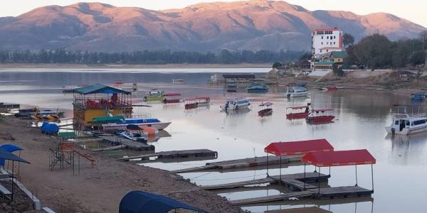 Aguas residuales, restos de fármacos,  plásticos, contaminan La Angostura