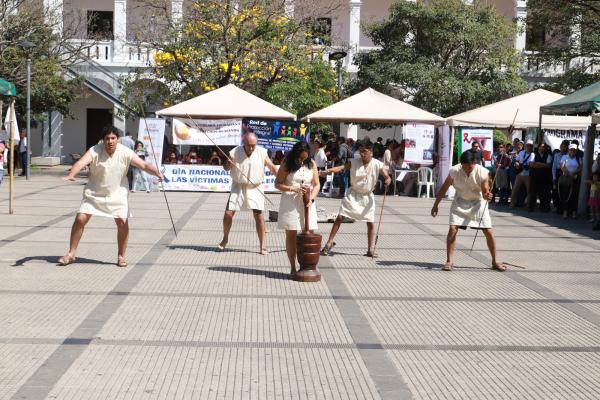 Con Ofrenda floral y una Feria cultural  recuerda Día de los Pueblos Indígenas