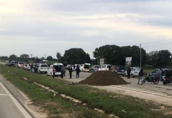 Bloqueo corta el paso en ruta  nueva Cochabamba-Santa Cruz