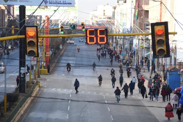 Paro de transporte con bloqueos,  filas, quemas y suspensión de viajes