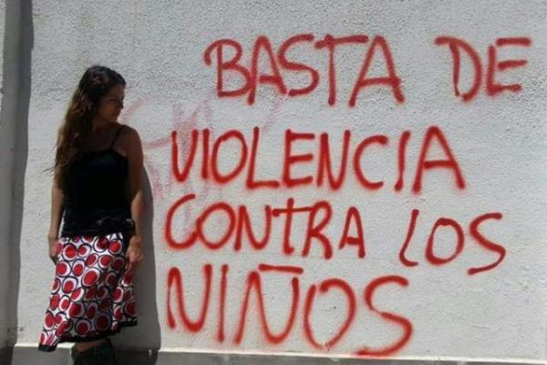 25 años de cárcel para  mujer que violó a su hijo