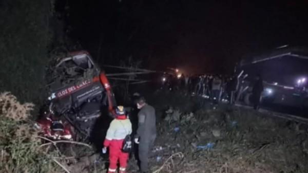 Ascienden a 20 muertos  en accidente de flota