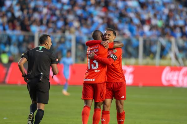 Internacional golpea a Bolívar con un golazo de Valencia