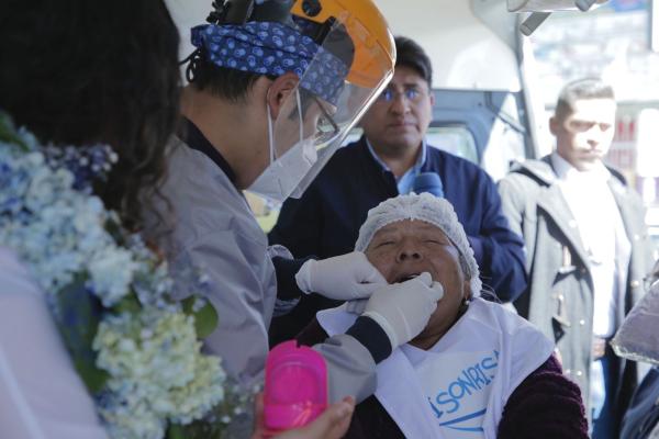 Adultos mayores recibirán prótesis dentales gratuitas