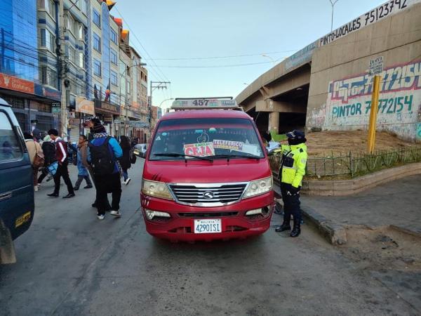 Comuna informa que más de 300  choferes deben multas por trameaje