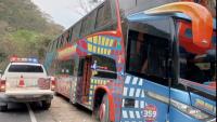 Bus colisiona en vía antigua  Cochabamba – Santa Cruz
