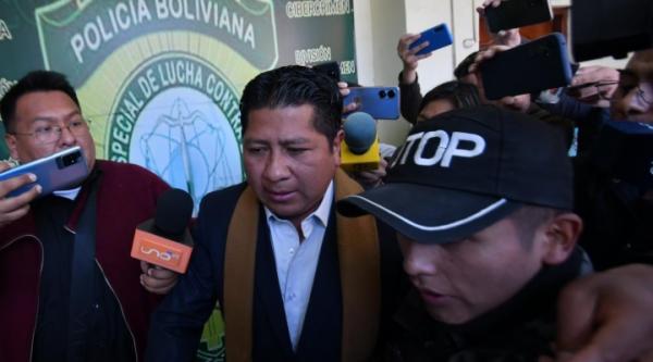 Juez dicta detención domiciliaria para asambleísta Leopoldo Chui