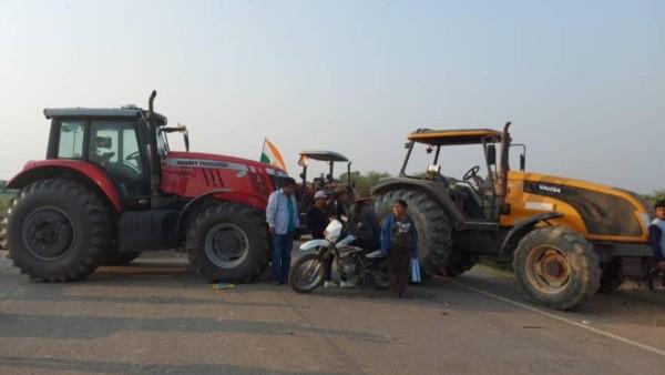 Pobladores de Hardeman bloquean  carretera Santa Cruz-Cochabamba