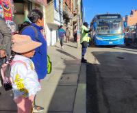 Inauguran funcionamiento  de 18 buses municipales