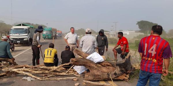 Se mantienen bloqueo en Cuatro Cañadas  y se instala otra protesta en San Julián