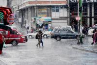 Bendita lluvia cae en La Paz