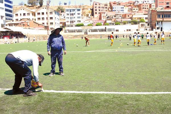 Hiska intentó jugar en el Obrero