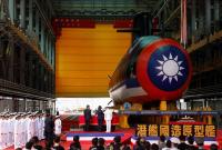 Taiwán presenta su primer submarino  en medio de las tensiones con China