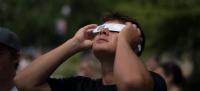 Población se organiza para  ver el eclipse parcial de sol