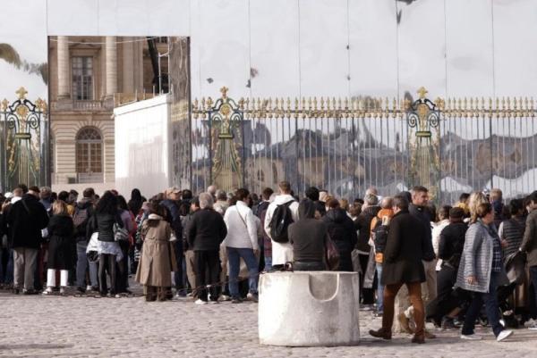 Evacuan Palacio de Versalles  por una amenaza de bomba