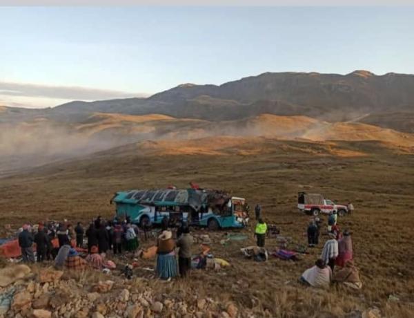 Accidente de bus que iba a Apolo  deja seis muertos y varios heridos