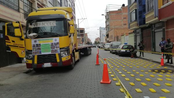 Interceptan un tractocamión  con más de 200 kilos de droga