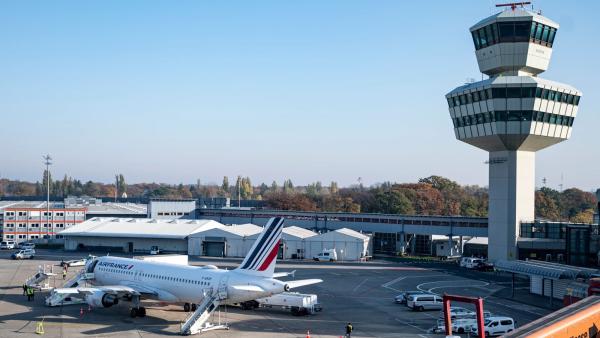 Evacúan ocho aeropuertos en  Francia por amenazas de bomba