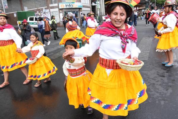 Más de 20 CEAs participan de la primera Entrada Autóctona Folklórica de Educación Especial