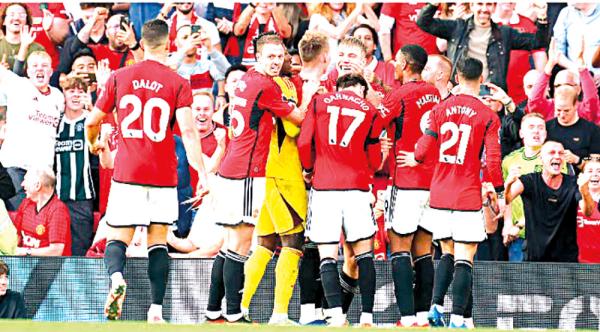 Manchester United consigue su primera victoria