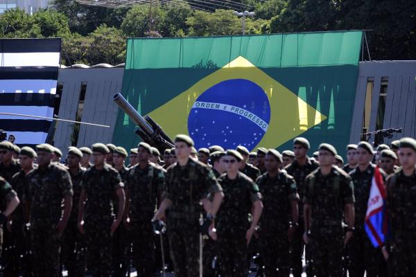 La policía de Brasil investiga  robo de armas en el ejército